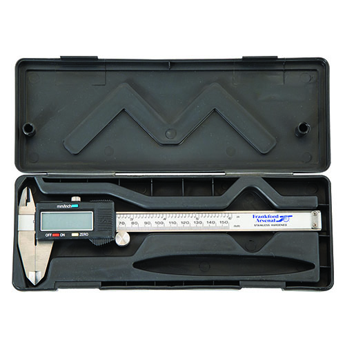 Il Calibro Elettronico Frankford Arsenal offre misurazioni precise di .001-Inch / 0,01 mm, ideale per ricaricare munizioni e verificare varie dimensioni critiche.