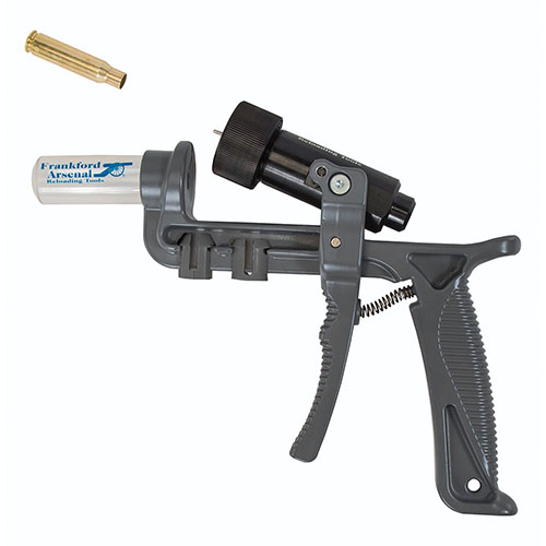 Il Frankford Arsenal® Platinum Series Hand Deprimer è realizzato in alluminio robusto, deprime facilmente e raccoglie i primer sprecati in un tubo di raccolta.