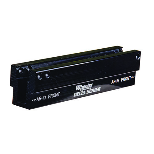 Il bloccaggio Wheeler Delta Series AR Upper Pic Rail offre una presa sicura per AR-15 e AR-10, realizzato in alluminio resistente per operazioni di montaggio e smontaggio.