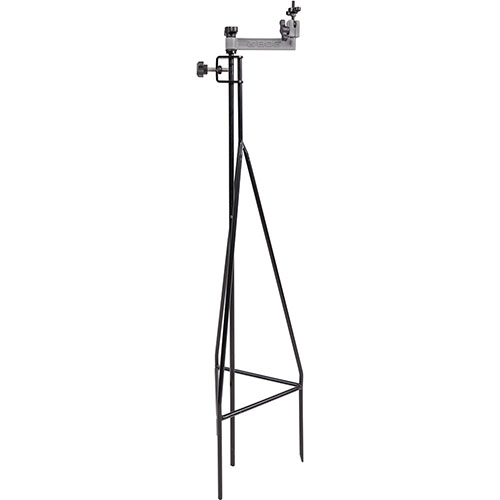 Il BOG Field General Step-In Camera Mount offre una facile installazione nel terreno, garantendo riprese di cervi in aree aperte grazie al mini ball head.