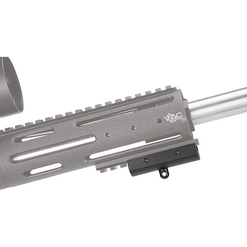L'adattatore Caldwell per bipod si attacca facilmente a un picatinny rail, permettendo di montare un bipod standard o una cinghia con un perfetto adattamento.