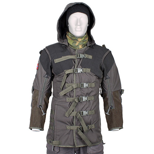 La giacca da tiro ULFHEDNAR PRS offre supporto in ogni posizione grazie alle cinghie di compressione, con trimmings in Kevlar, ampie tasche e cappuccio.