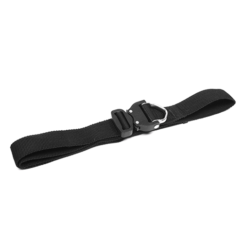 La cintura ULFHEDNAR Cobra presenta una robusta fibbia cobra con D-ring, ideale per stabilizzare il fucile durante il tiro con treppiede o barricata.