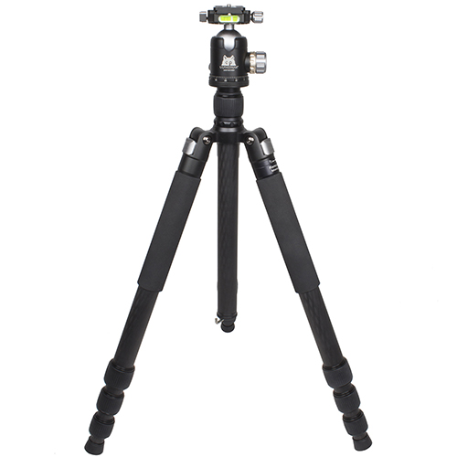 Il treppiede ULFHEDNAR in carbonio è leggero (2.4kg), stabile, estensibile fino a 185cm e supporta fino a 20kg, ideale per ogni situazione di ripresa.
