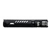 Il BLK LBL Bipod offre stabilità superiore, design innovativo barrel-through, movimento fluido e gambe pieghevoli, ideale per tiratori sportivi e cacciatori.