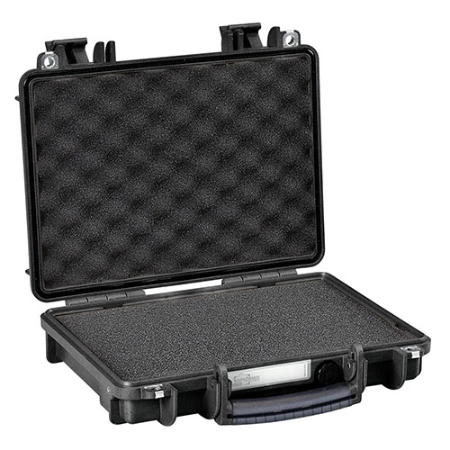 Scopri la custodia EXPLORER CASES 3005 B: indistruttibile, impermeabile, con schiuma Pre-Cube e valvola di rilascio pressione, perfetta per il trasporto aereo.