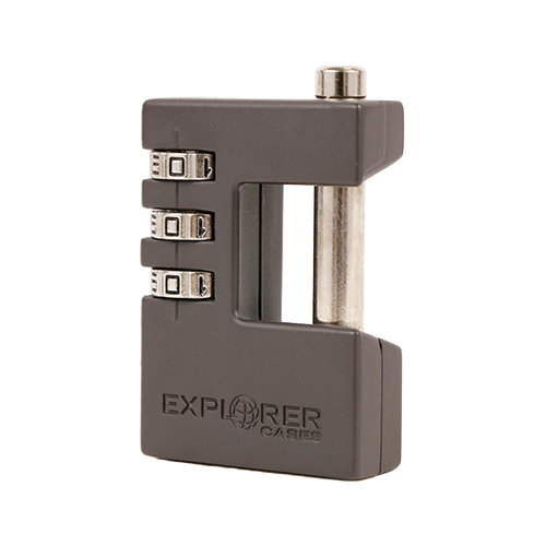 Proteggi il tuo Explorer Case con il robusto lucchetto a combinazione di EXPLORER CASES, progettato per evitare manomissioni e facile da trasportare.