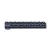Il handguard SCHMEISSER Free Float M-LOK offre stabilità, precisione e un design elegante in alluminio 6082-T6, con inserti in acciaio per una maggiore durata.