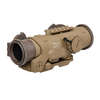 L'ELCAN 1.5-6x42mm offre un campo visivo chiaro, ingrandimento regolabile e reticolo illuminato, ideale per l'AR-15 e disponibile in finiture nere o FDE.