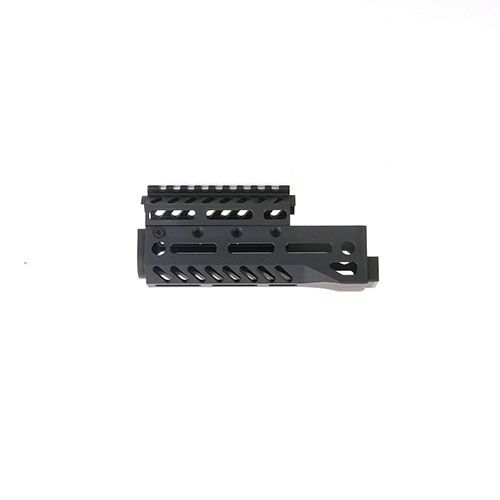 Il Tactical Handguard AK M-LOK offre una vestibilità sicura, slot M-LOK e guide Picatinny per personalizzare il tuo AK con accessori come torce e bipiedi.