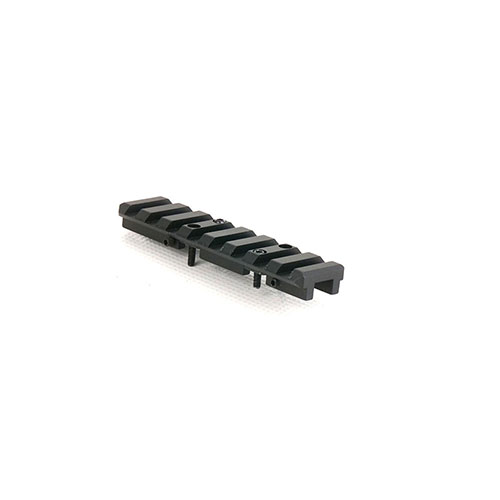 L'adattatore Rib-Mounted Picatinny Rail 3.3 di PRUSSIA PRECISION si installa facilmente su fucili a canna ventilata, offrendo un profilo sottile e una lunghezza di 85mm.
