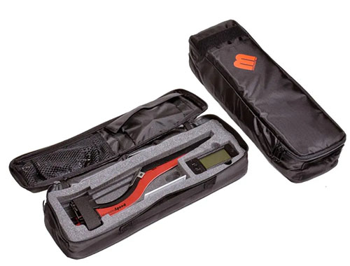 La MagnetoSpeed Soft Case offre protezione ottimale per i cronografi V3 e Sporter, con inserti in schiuma personalizzati e scomparti per un trasporto organizzato.
