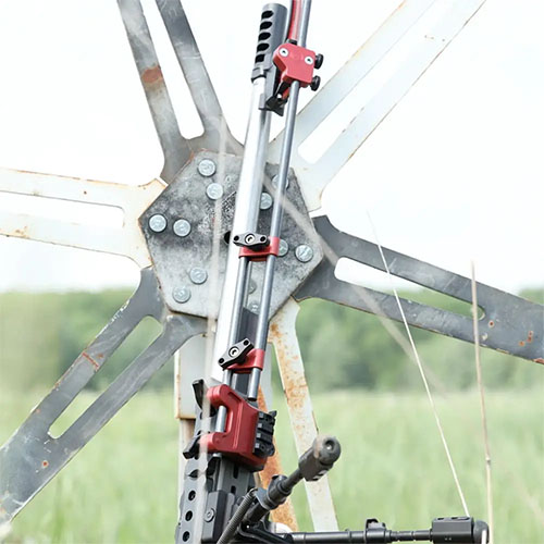 Scopri la precisione del MagnetoSpeed V3 con il montaggio Gray Ops, che elimina le interferenze armoniche e garantisce misurazioni di velocità accurate.