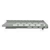 Il MDT ESS Fore-end offre una lunghezza di 15" con opzioni di fore-end diverse per adattarsi alle tue esigenze, inclusi attacchi per rail e configurazioni personalizzate.