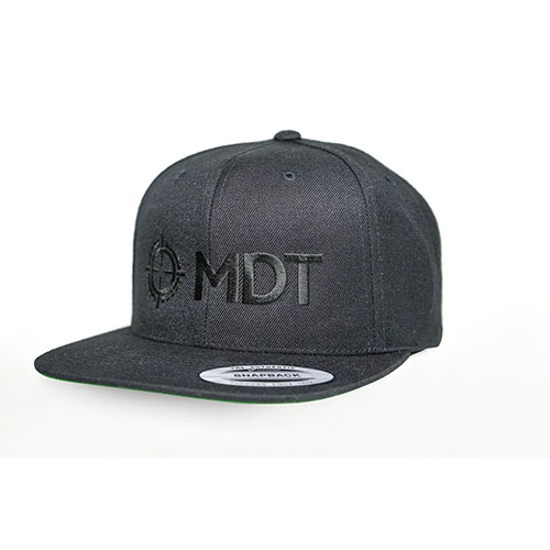 Il cappellino snapback MDT in nero presenta il logo MDT sul davanti, è personalizzabile e si adatta a tutte le teste, perfetto per ogni appassionato di tiro.
