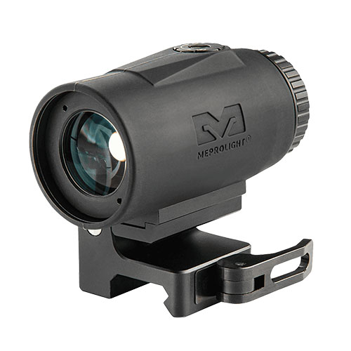 Il Meprolight MMX3 è un ingranditore 3x leggero e resistente, ideale per il tiro tattico, con montaggio flip-to-side e senza necessità di re-zeroing.