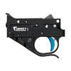 Il RUGER 1022 Trigger Complete Assembly di TIMNEY offre un peso di sgancio fisso di 2,75 lb, housing nero e shoe blu, per prestazioni affidabili e pronte all'uso.