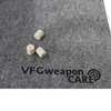Il WEAPON PAD VFG è realizzato in feltro di alta qualità con un lato inferiore in gomma antiscivolo, ideale per proteggere armi e aree di stoccaggio.