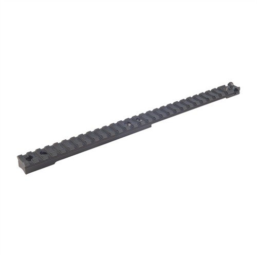 Il RUGER® SCOUT RIFLE® RAIL offre un supporto Picatinny stabile per ottiche, con mirino posteriore regolabile e installazione senza bisogno di armi.