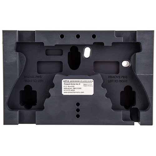 La Piastra Armorer's per Glock offre una stazione di lavoro ergonomica e senza mani per la manutenzione, con supporto universale per riviste e rotazione a 360 gradi.