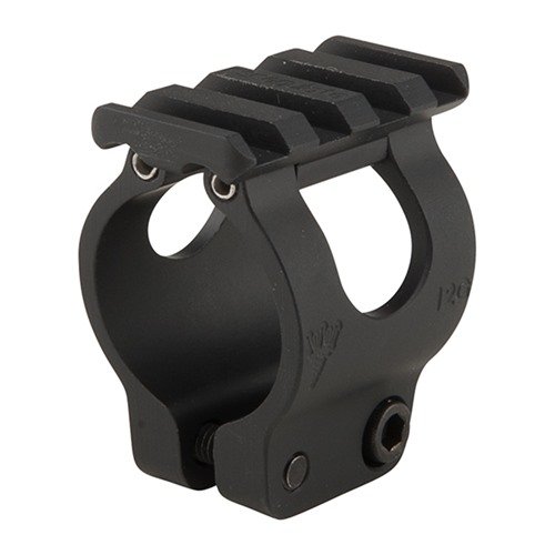 Il BM-12G è un supporto accessorio per fucili a pompa, con un rail Picatinny 1913 a 4 slot, braccia di bloccaggio auto-regolabili e costruzione 100% USA.