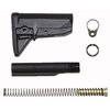Il BCM GUNFIGHTER Stock Assy offre un design robusto e leggero, realizzato in polimeri resistenti agli urti, completo di estensione ricevitore Mil-Spec e accessori.