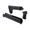 Aggiorna il tuo Kalashnikov con il set Magpul Zhukov: calcio pieghevole, guardia M-LOK, e grip MOE AK+ per ergonomia e controllo superiori.