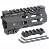 Il Combat M-LOK Free Float Handguard per AR-15 offre un design in alluminio con attacchi M-LOK, una guida Picatinny continua e due punti di attacco per sling.