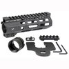 Il Combat M-LOK Free Float Handguard per AR-15 offre un design unico, attacchi M-LOK, una guida Picatinny continua e una costruzione in alluminio resistente.