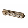 Il COMBAT M-LOK Free Float Handguard per AR-15 offre un design unico, in alluminio, con attacchi M-LOK e un rail Picatinny per personalizzare la tua carabina.