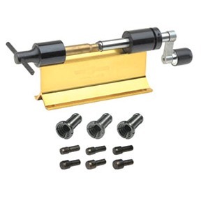 Il Kit Originale per Trimmer di Forster è ideale per la ricarica, include 6 pilot e 3 collet, permettendo di lavorare con la maggior parte dei calibri.