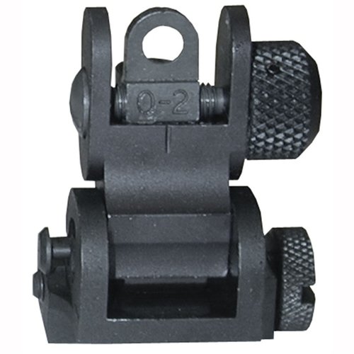 Mirino posteriore flip-up AR-15 in acciaio resistente, si dispiega rapidamente per un uso immediato, con regolazione della deriva a 1/2 M.O.A. e design compatto.
