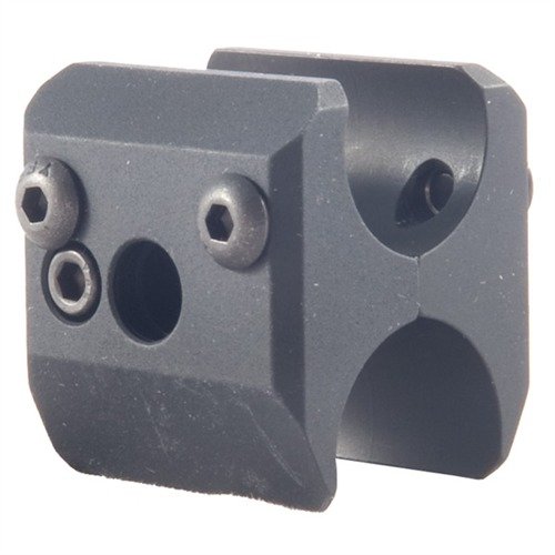 Il clamp in alluminio leggero garantisce un assemblaggio solido tra canna e tubo magazine esteso, con possibilità di montare accessori e luci tactical.