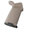 Il MOE+ Grip di MAGPUL offre un controllo massimo grazie alla superficie in gomma antiscivolo, costruzione robusta e spazio di stoccaggio interno per piccoli oggetti.