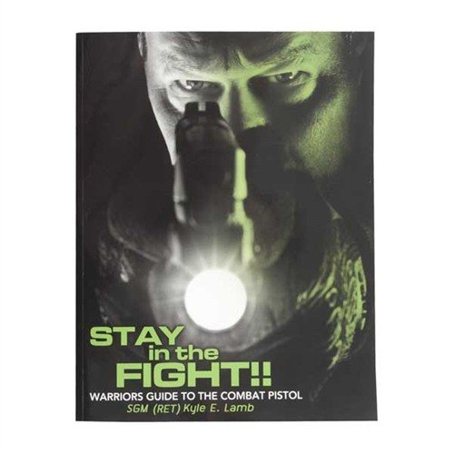"STAY IN THE FIGHT" di Kyle E. Lamb offre tecniche comprovate e consigli pratici per migliorare le tue abilità di tiro e prepararti al combattimento."