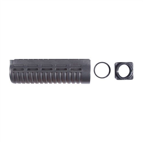 Forend in polimero robusto per upgrade tattico, con impugnatura testurizzata per controllo del rinculo e ricarica rapida, compatibile con Remington 870 e Winchester 1200/1300.