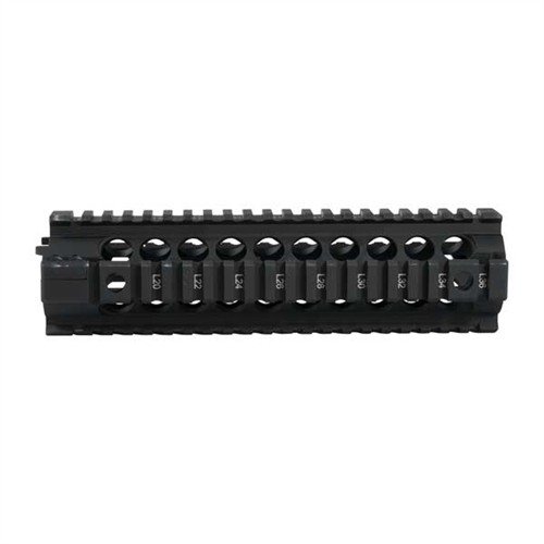 Il forend free-float a due pezzi di Midwest Industries migliora la precisione senza rimuovere il canna, con quattro rail Picatinny per accessori.