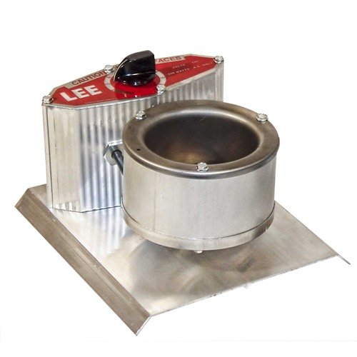 Il PRECISION MELTER di LEE PRECISION è un fusore ad alta velocità con controllo di temperatura infinito, ideale per stampi a 4 cavità e per fondere 4 libbre di metallo in meno di 15 minuti.