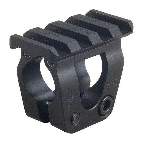 Il montaggio accessori BM-1 di RS Regulate si installa facilmente su fucili AKM con canne da 0,59". Offre posizionamento a quasi 360°, 4 slot Picatinny e non ostacola la pulizia.