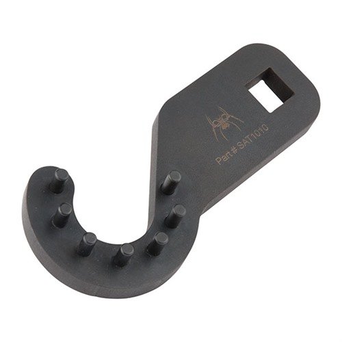 La chiave per dado del barilotto USGI 7-PIN di Spike's Tactical per AR-15 offre costruzione robusta, compatibilità con drive da ½" e adattamento standard per una manutenzione efficiente.