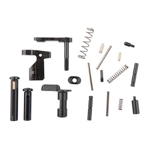 Il kit di parti inferiori CMMG 308 AR include perni di smontaggio LR308, un migliorato bolt catch e tutti i componenti essenziali per un assemblaggio preciso.
