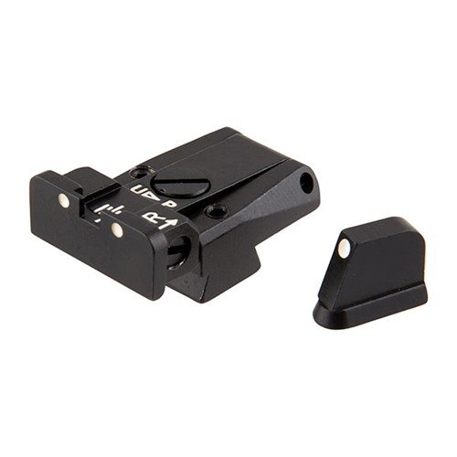 Migliora la tua arma con il set di mirini CZ L.P.A.: design compatto, regolazione micrometrica e installazione sicura grazie al dovetail inclinato.