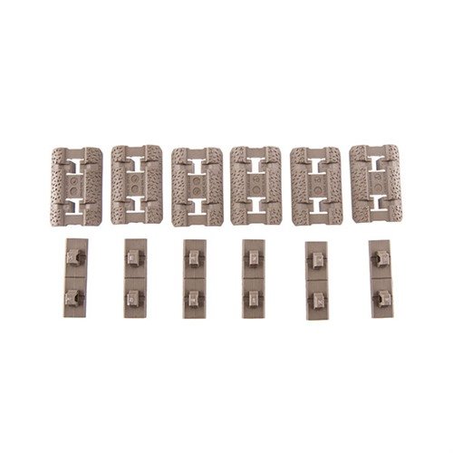 Le coperture M-LOK Type 2 di MAGPUL offrono un design a basso profilo, texture antiscivolo e possibilità di personalizzazione, perfette per sistemi M-LOK.