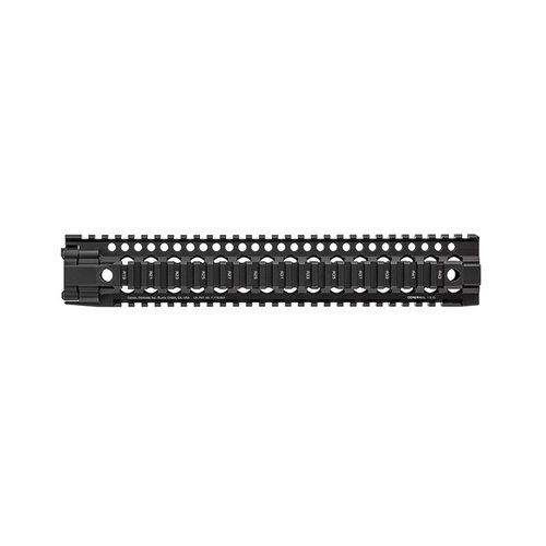 Il sistema rail DDM4 di Daniel Defense offre un design ergonomico, punti di attacco QD, una piattaforma rail continua e materiali resistenti per un controllo ottimale.