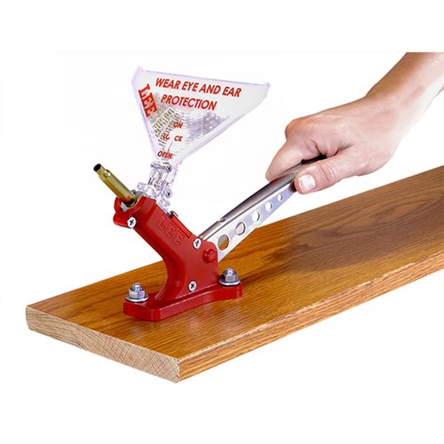 AUTO BENCH PRIME di LEE PRECISION è lo strumento di priming da banco più facile e conveniente, con leva simmetrica per un'installazione senza sforzo di primer.