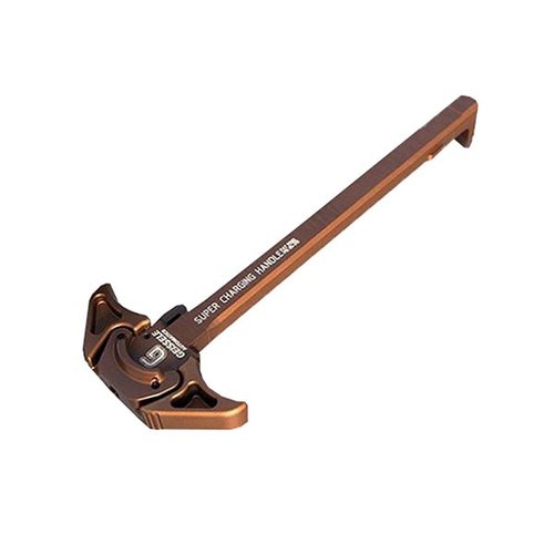 Il nuovo Super Charging Handle di Geissele è ambidestro, realizzato in alluminio 7075-T6 e anodizzato duro in nero o DDC, per una maneggevolezza superiore.