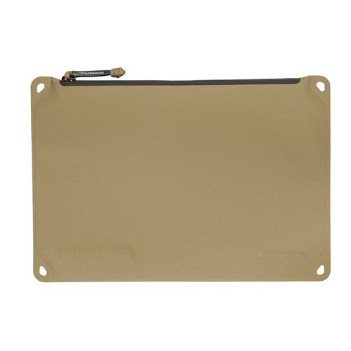 La Magpul DAKA Pouch è realizzata in tessuti polimerici rinforzati, con zip YKK AquaGuard, ideale per organizzare attrezzature e accessori in condizioni avverse.