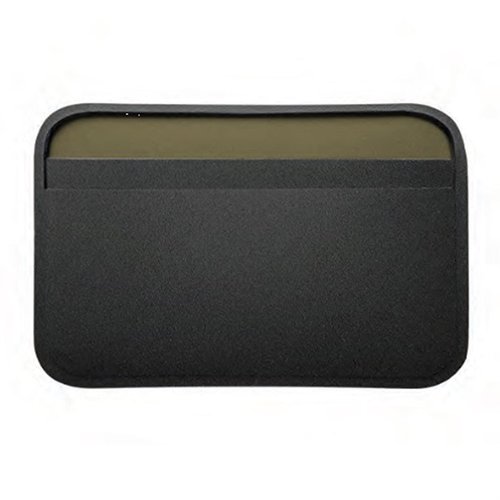 Il Magpul DAKA Essential Wallet è un portafoglio ultra resistente, compatto e impermeabile, ideale per EDC e viaggi, con capacità di 3-7 carte.