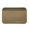 Scopri il Magpul DAKA Essential Wallet: resistente, compatto e realizzato in tessuti polimerici, ideale per EDC e viaggi, con capacità di 3-7 carte.