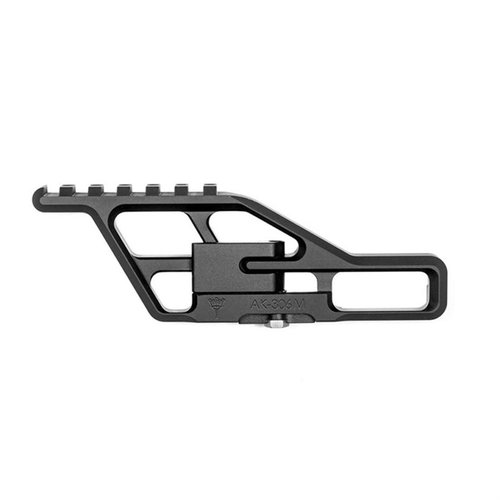 Il Yugo Lower Optic Mount di RS Regulate offre un montaggio sicuro per ottiche AR-15 su fucili Yugo, con costruzione leggera in alluminio e meccanismo di bloccaggio in titanio.